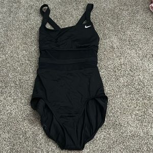 Nike Women's Swimsuit One Piece Size L